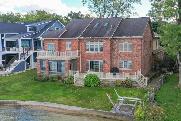 Cassopolis, MI 49031,21344 Carlton Avenue