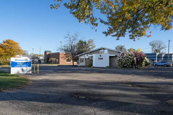 Waterford, MI 48328,2561 Elizabeth Lake Road