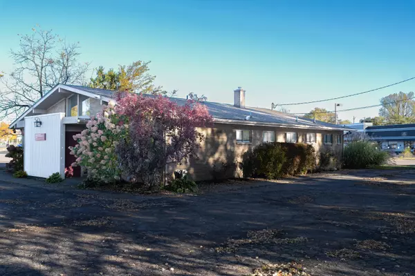 Waterford, MI 48328,2561 Elizabeth Lake Road