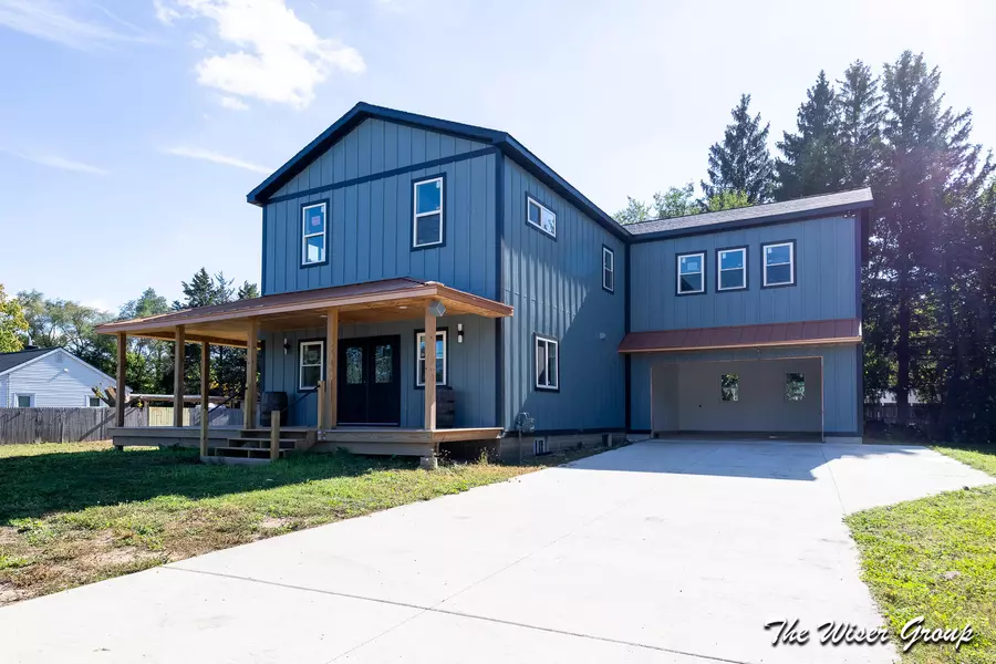 402 48th SE Street, Kentwood, MI 49548