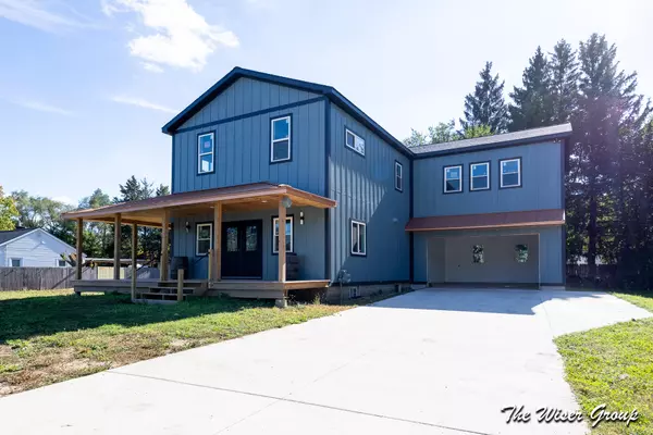 402 48th SE Street, Kentwood, MI 49548