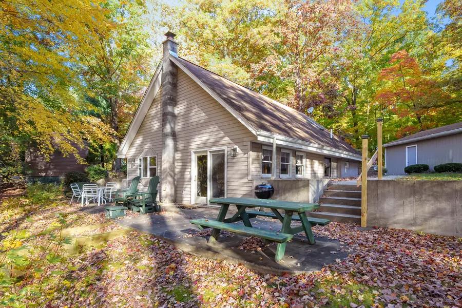 11613 Canterbury Trail, Plainwell, MI 49080