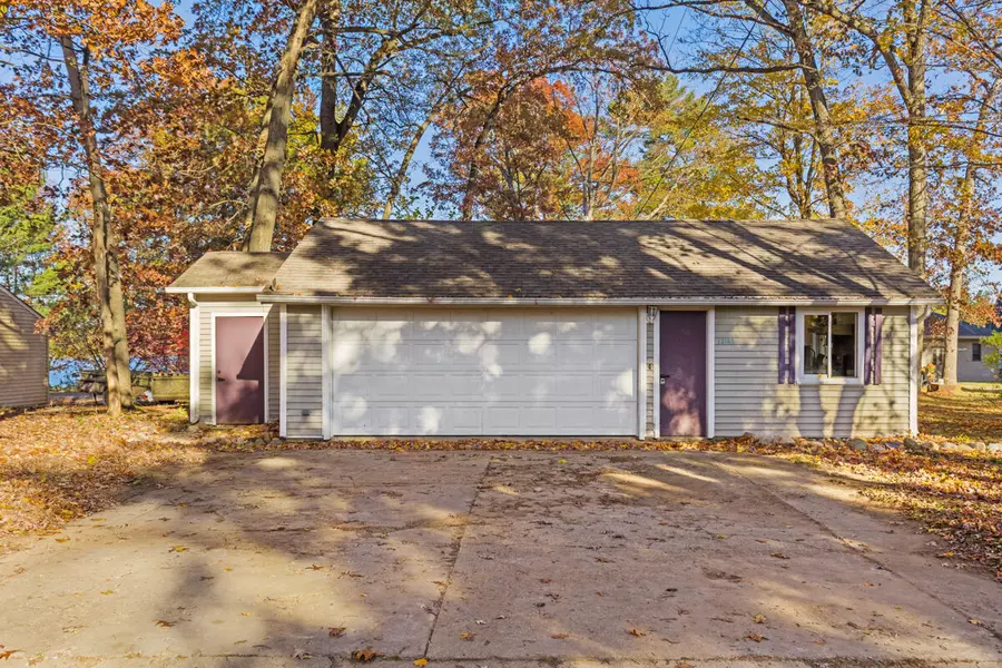 13165 Hilltop Drive NE Drive, Gowen, MI 49326