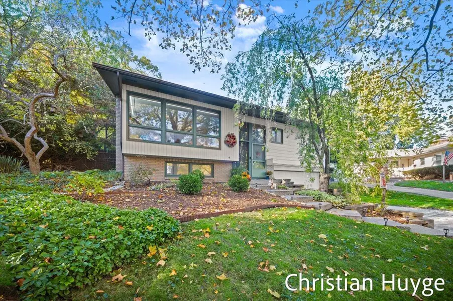 1611 Ridgeview SE Street, Grand Rapids, MI 49506