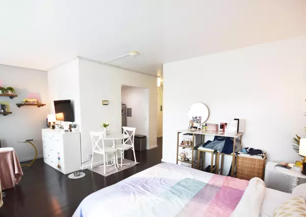 Ann Arbor, MI 48104,555 E William Street #2B