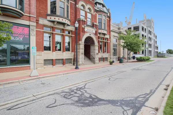 Muskegon, MI 49440,356 W Western Avenue