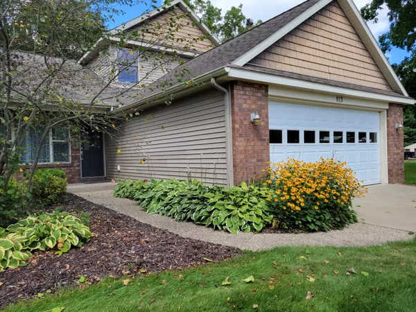 Lowell, MI 49331,913 Clark SE Street