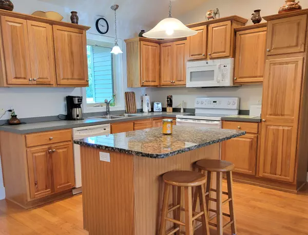 Lowell, MI 49331,913 Clark SE Street