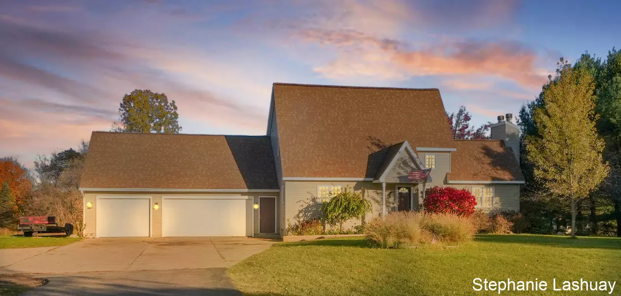 9410 Summit NE Avenue, Rockford, MI 49341