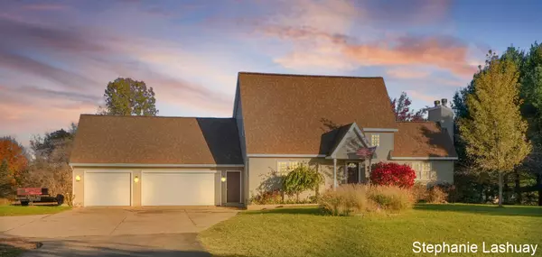 9410 Summit NE Avenue, Rockford, MI 49341