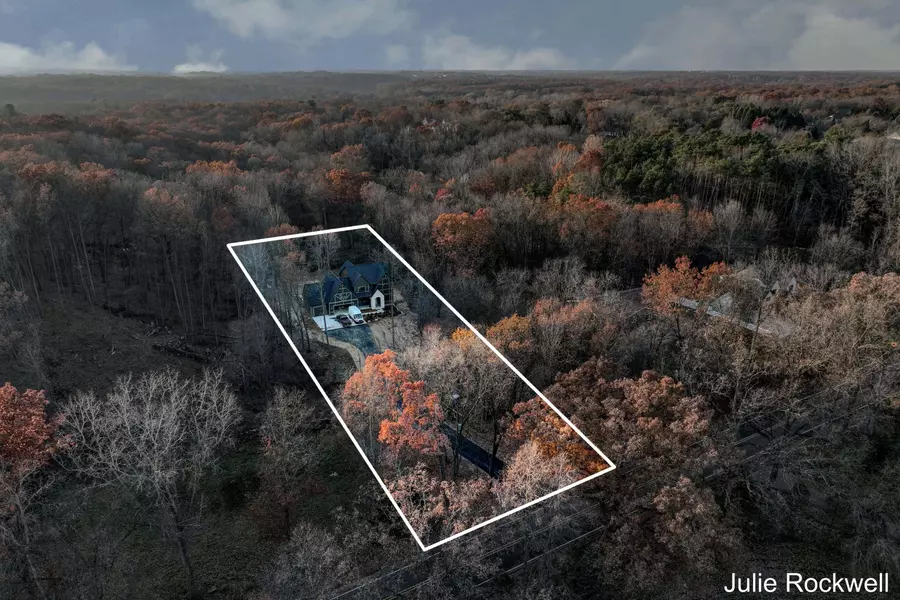 3727 Buttrick SE Avenue, Ada, MI 49301