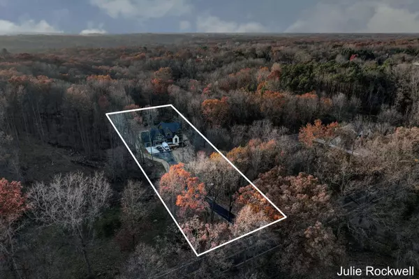 3727 Buttrick SE Avenue, Ada, MI 49301