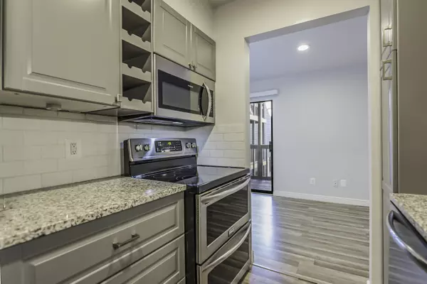 30078 W 12 Mile Road #104, Farmington Hills, MI 48334