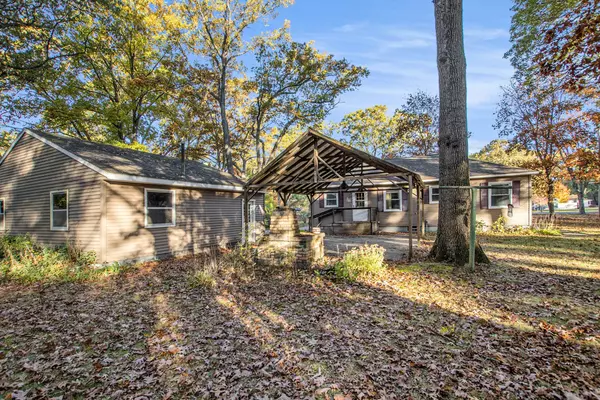 North Muskegon, MI 49445,585 W River Road