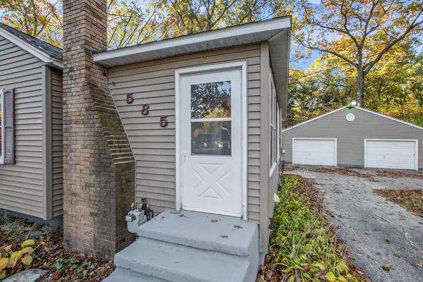 North Muskegon, MI 49445,585 W River Road