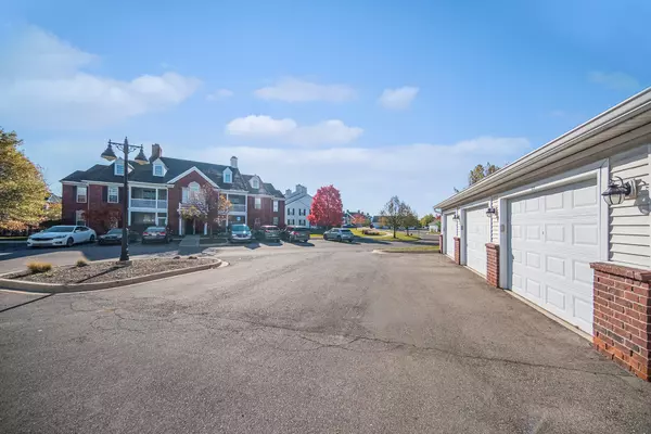 Ann Arbor, MI 48103,818 W Summerfield Glen