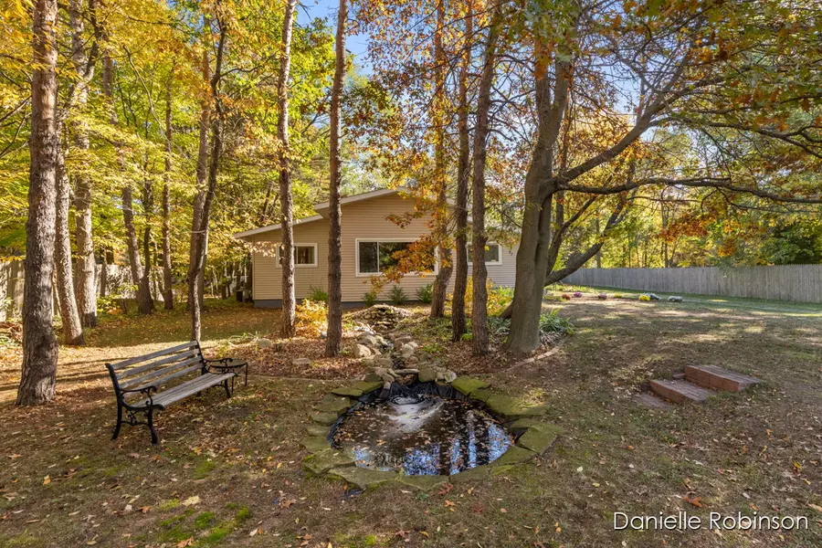 27 S 160th Avenue, Holland, MI 49424