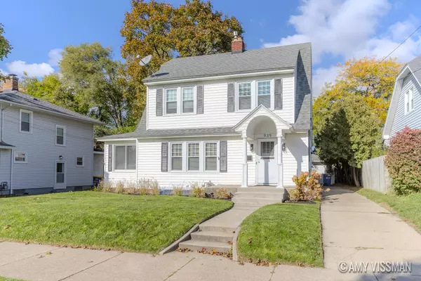 Grand Rapids, MI 49505,939 Oaklawn NE Street