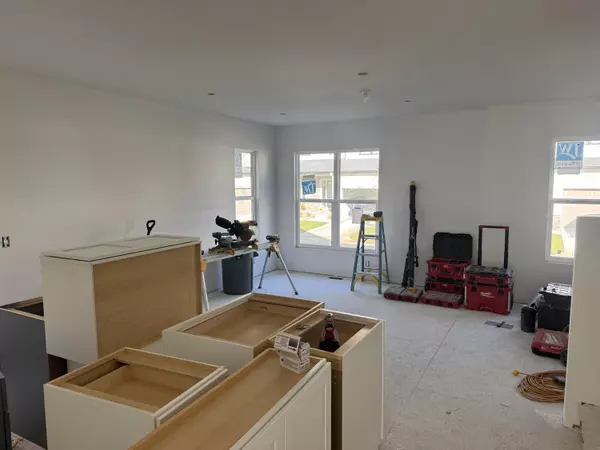 Holland, MI 49423,1989 S Shorewood Lane #25