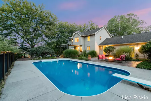 Ada, MI 49301,2197 Knollpoint NE Drive