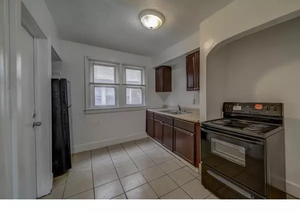 Detroit, MI 48221,17385 Kentucky Street