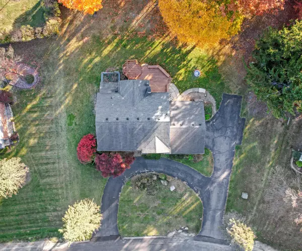 28043 New Bedford Drive, Farmington Hills, MI 48334