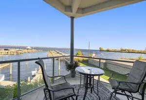 Muskegon, MI 49441,2964 Lakeshore Drive #E102