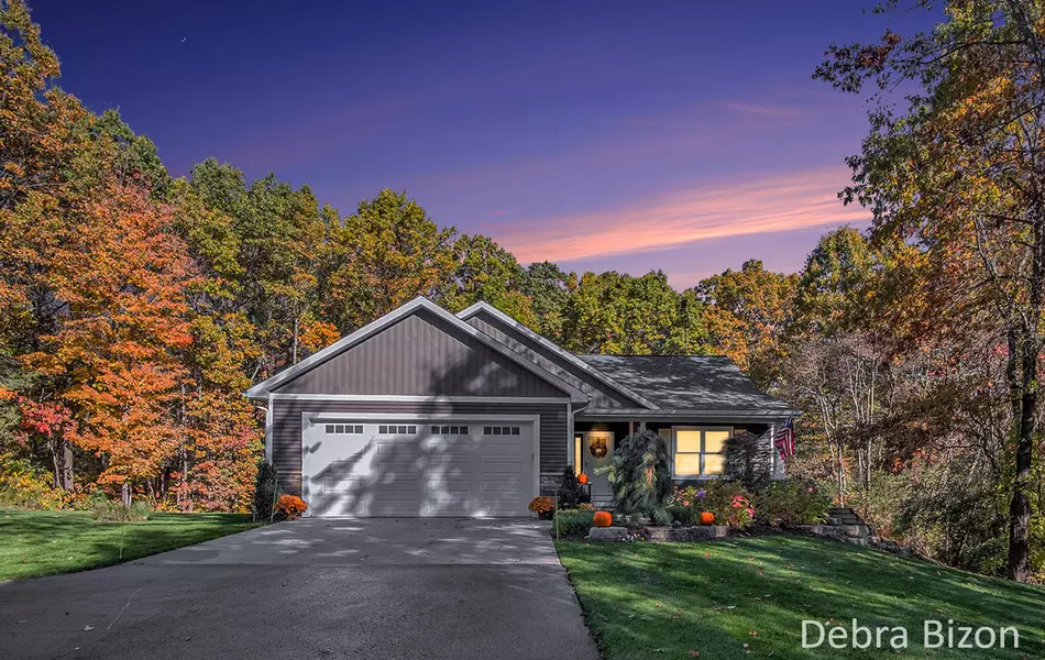 10748 Pine Valley Drive, Greenville, MI 48838