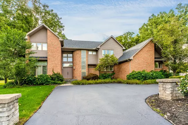 5780 Swan Lake Court, West Bloomfield, MI 48322