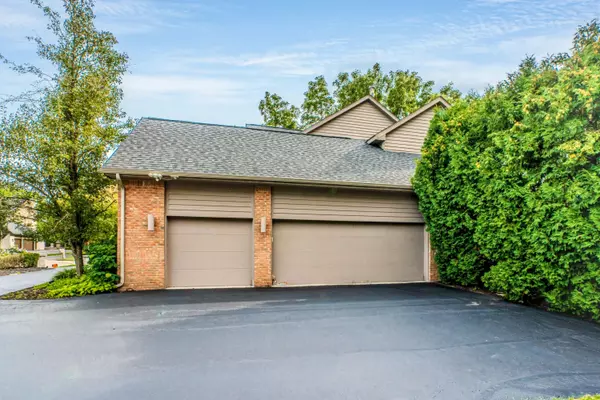 West Bloomfield, MI 48322,5780 Swan Lake Court