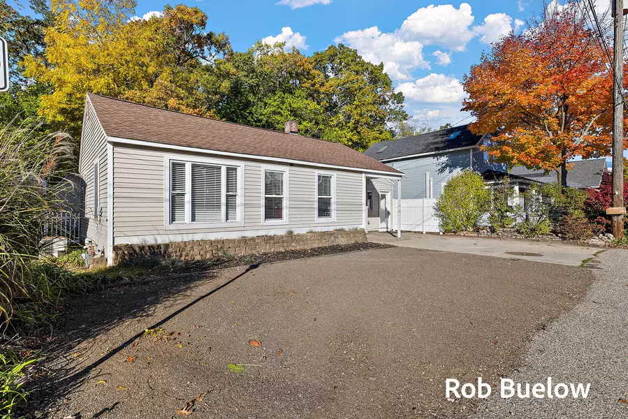 17321 Coles Park Road, Spring Lake, MI 49456