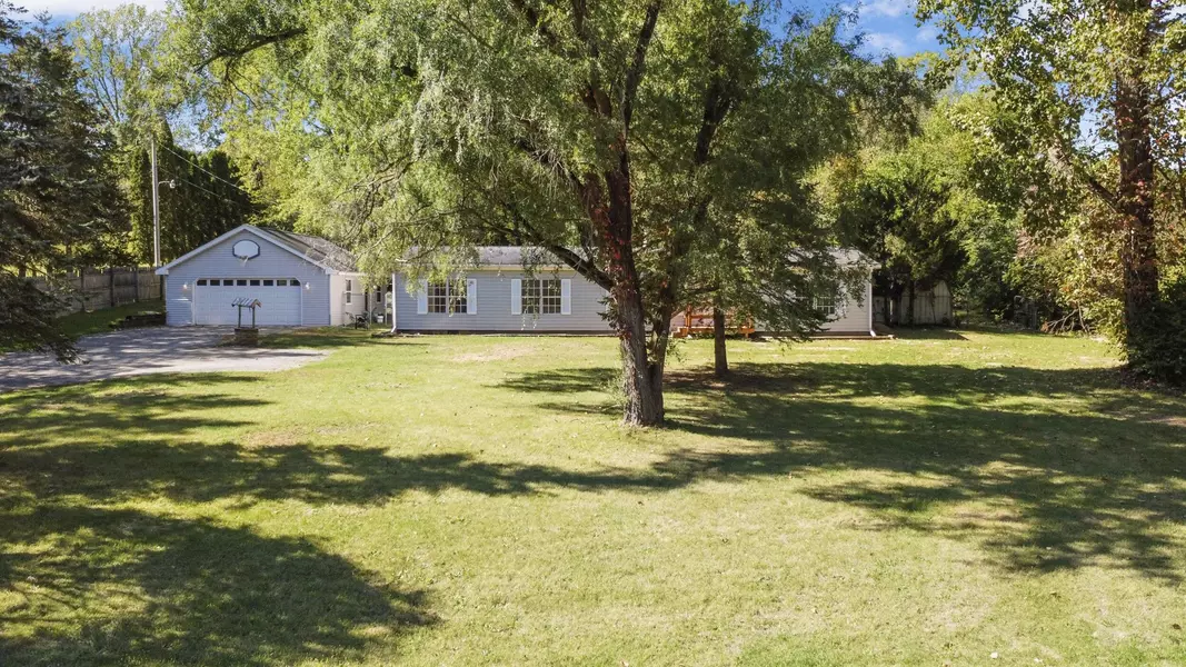 12690 N Red Bud Trail, Buchanan, MI 49107