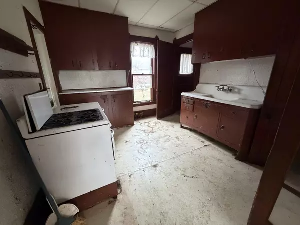 Paw Paw, MI 49079,102 Pine Street