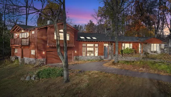 Farmington Hills, MI 48336,28190 Wildwood Trail