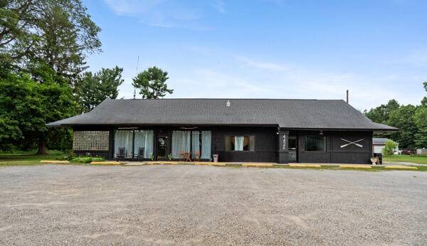 4426 E Berry Road, Pleasant Lake, MI 49272