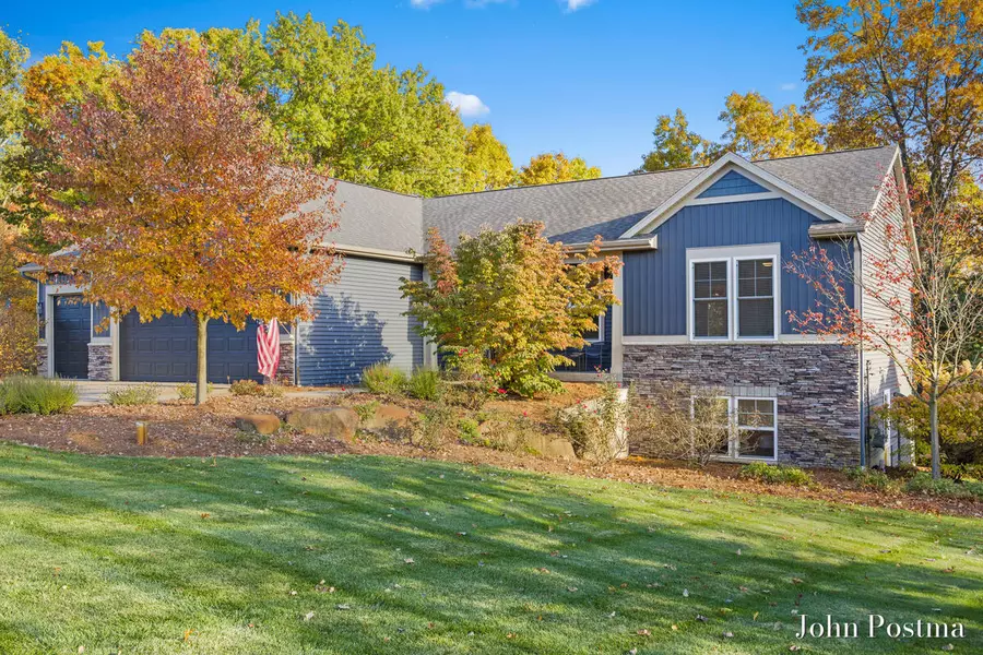 6186 Arrowcrest NE Court, Rockford, MI 49341