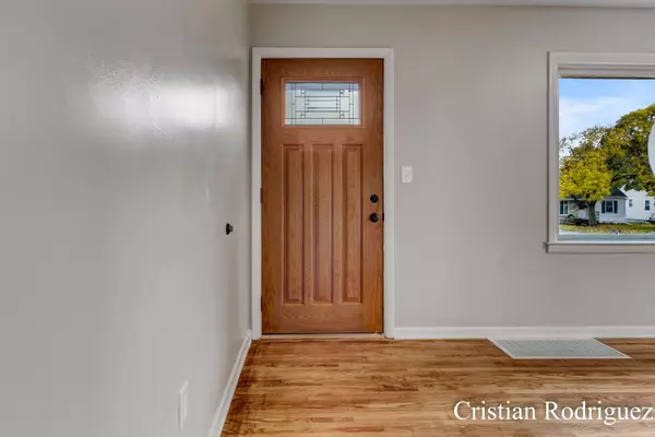 Grand Rapids, MI 49504,711 NW Fairfield NW Avenue