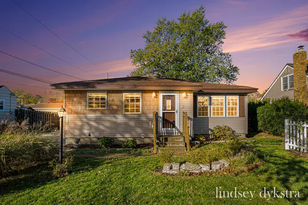 Holland, MI 49423,658 Van Raalte Avenue