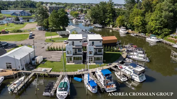 South Haven, MI 49090,1 Bailey Avenue #1