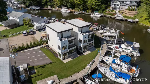 South Haven, MI 49090,1 Bailey Avenue #1