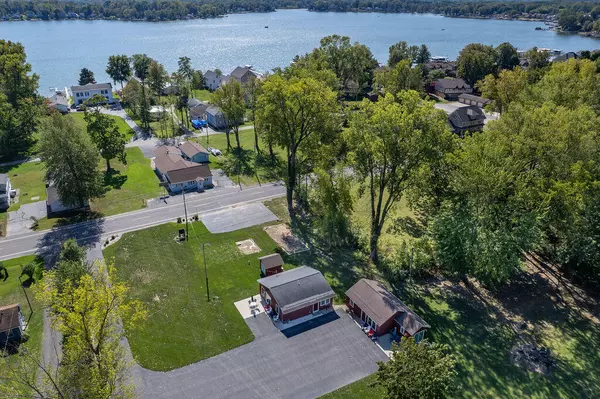 5575 Paw Paw Lake Road, Coloma, MI 49038