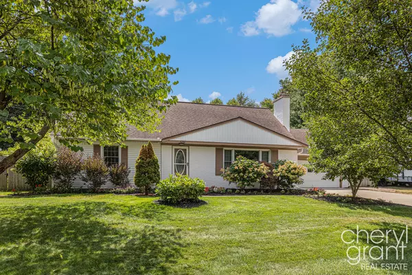 3258 Sunnyhill NE Street, Rockford, MI 49341