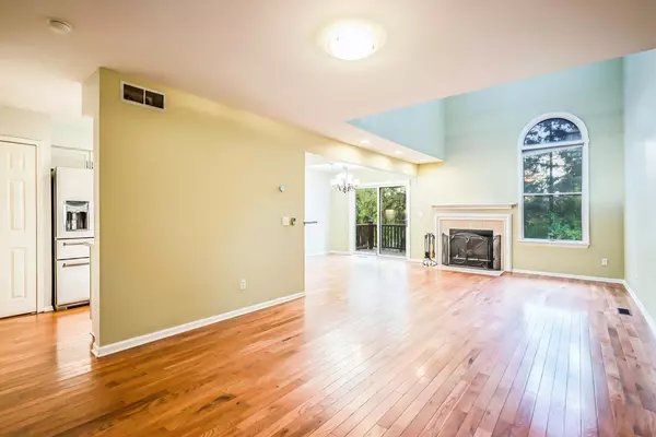 Ann Arbor, MI 48104,2434 Mulberry Court