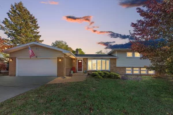 48102 W Mckean Drive, New Buffalo, MI 49117