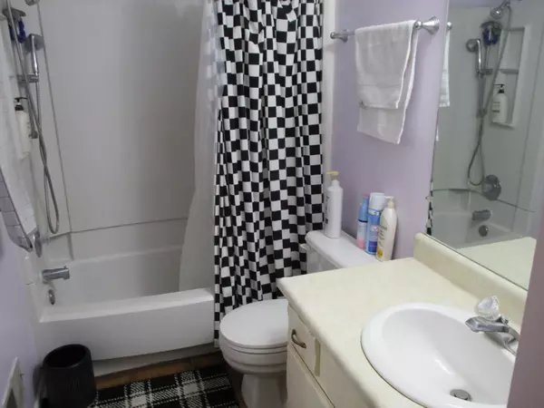 Kalamazoo, MI 49009,2376 Strathmore Street