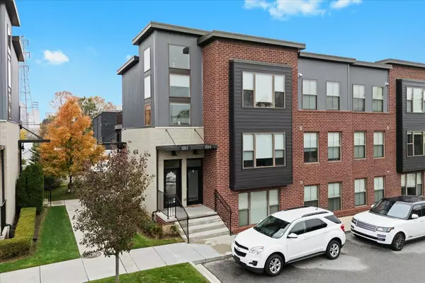 Royal Oak, MI 48067,1220 Diamond Court #E