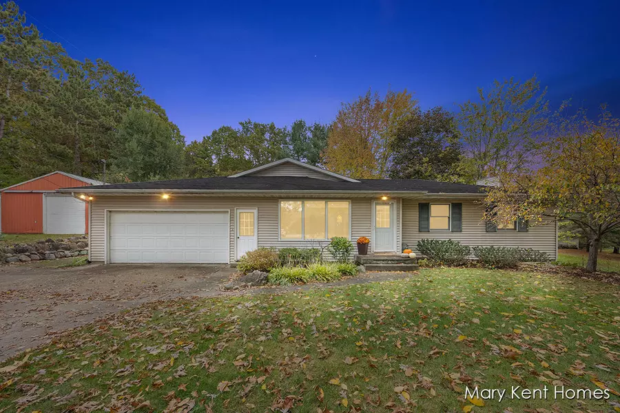 6662 Buttrick SE Avenue, Alto, MI 49302