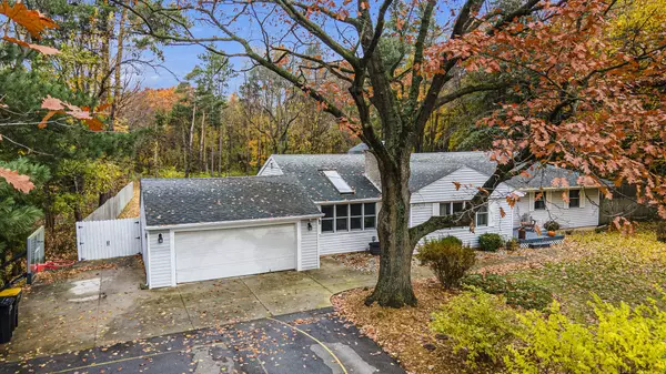 5505 Fulton NE Street, Ada, MI 49301