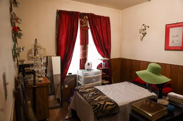 Hamtramck, MI 48212,13582 Shields Street