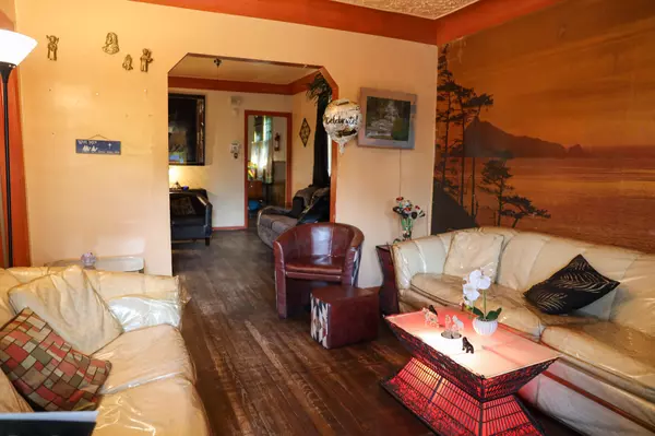 Hamtramck, MI 48212,13582 Shields Street